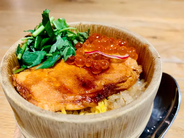 三文魚框飯