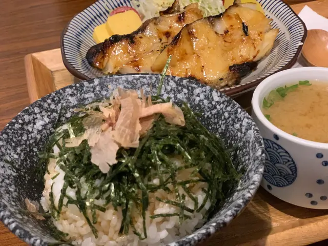 已包轉貓飯加$10