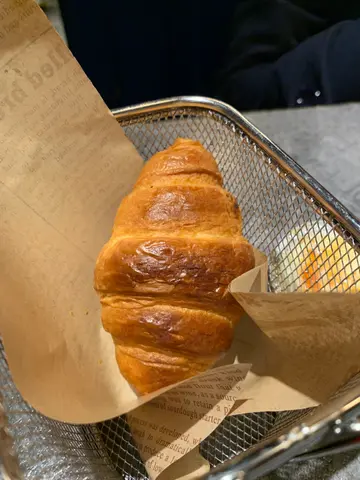 奶黄流心牛角酥