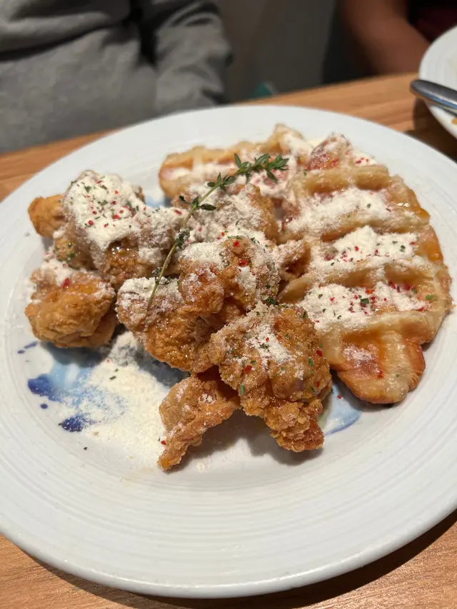 炸雞牛角包窩夫