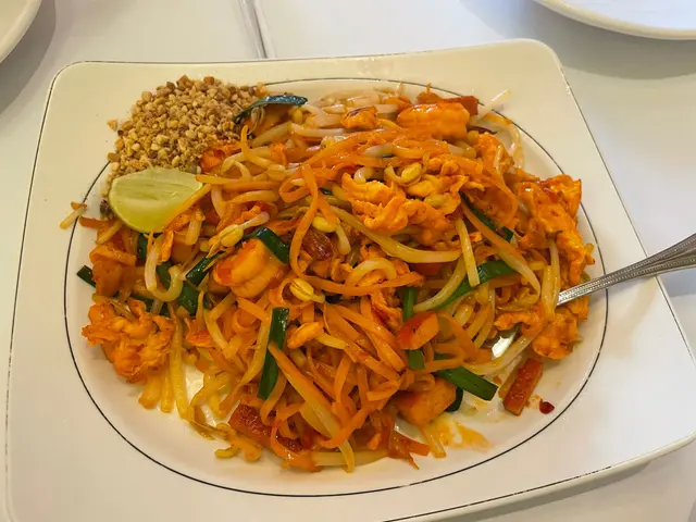 點菜後兩分鐘就送到，好明顯一早炒定，只係微暖