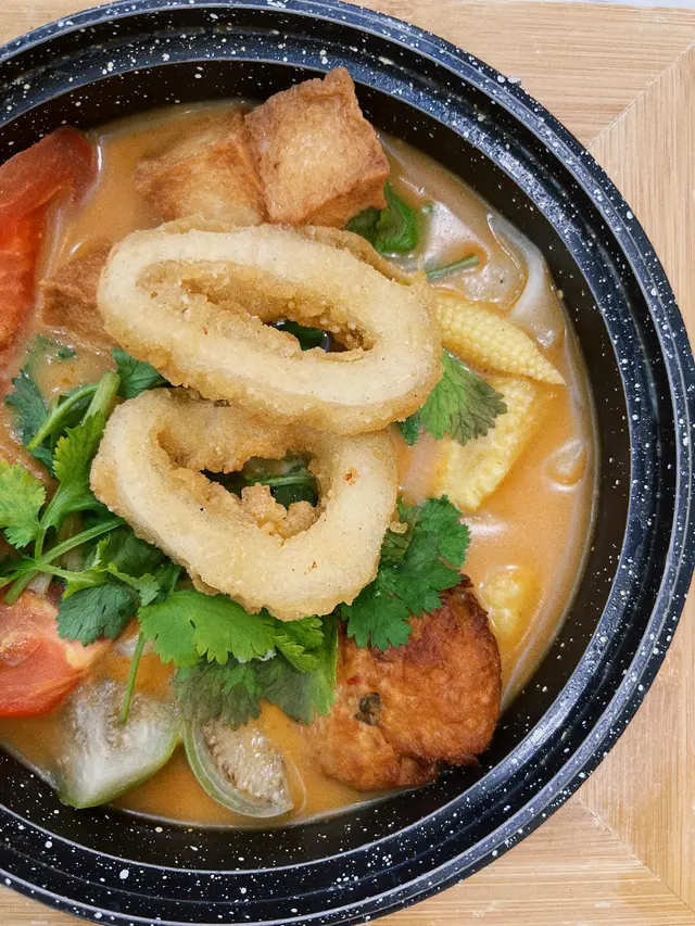 素海鮮特濃冬陰公湯扁烏冬