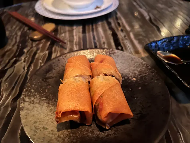 韭黃北京鴨絲春卷