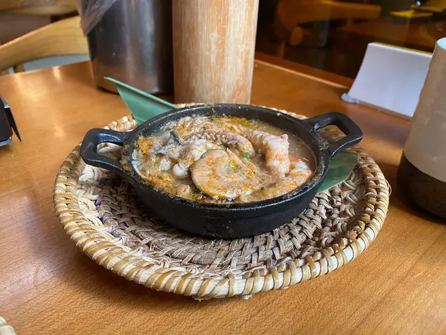 黑門令龍蝦湯煮海鮮