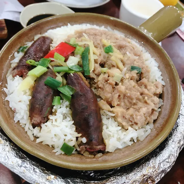 牛滑潤腸煲仔飯