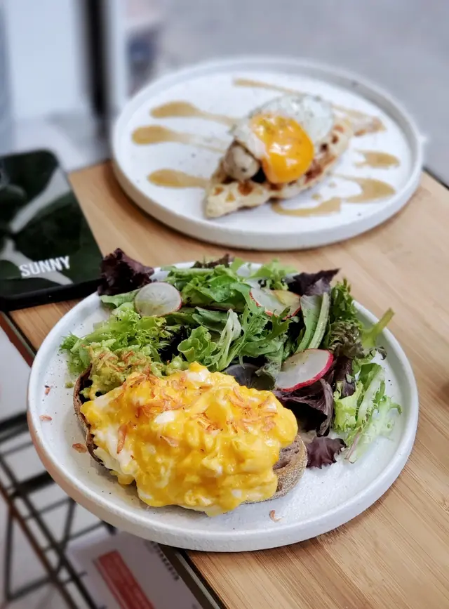 櫻花蝦炒蛋牛油果·酸種麵包多士