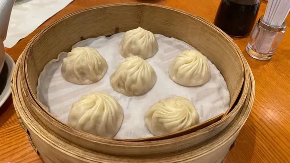 小籠包個皮好正，啲汁多到呢😃加埋新鮮豬肉好食👍🏻👍🏻