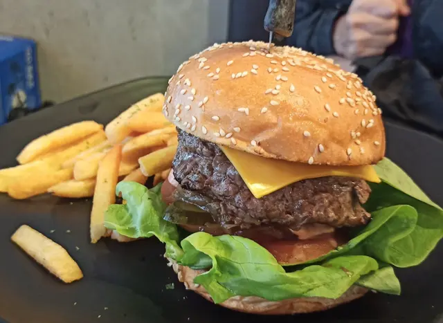 安格斯牛肉芝士漢堡