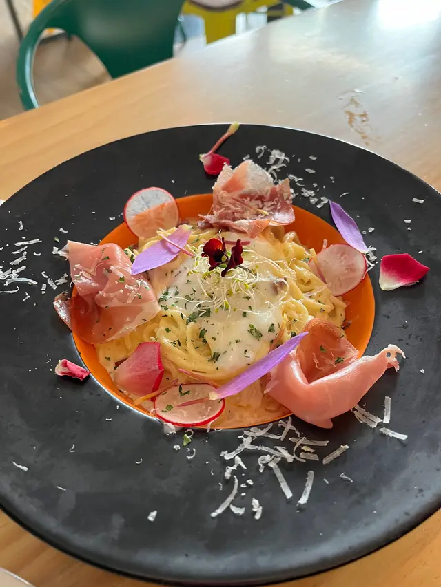 呢個係秘製伊比利亞火腿卡邦尼意粉