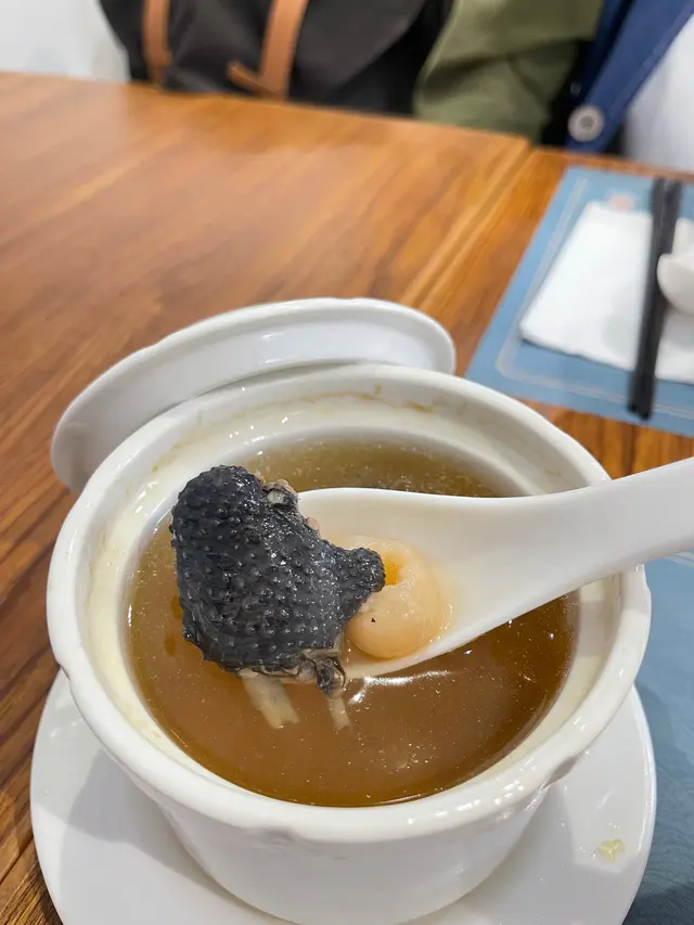 圓肉螺頭燉竹絲雞湯