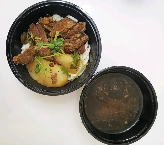 台灣藥膳牛肉麵