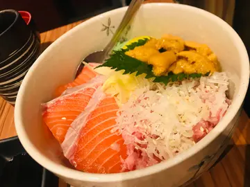 三色丼