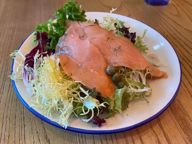 煙三文魚沙律