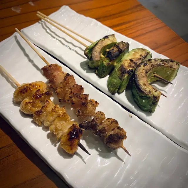 雞皮、雞膝軟骨、牛油果