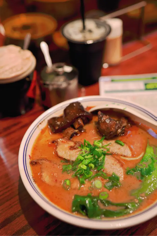 猪手猪颈肉咖喱油面