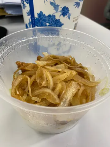 猪扒配炒洋葱饭