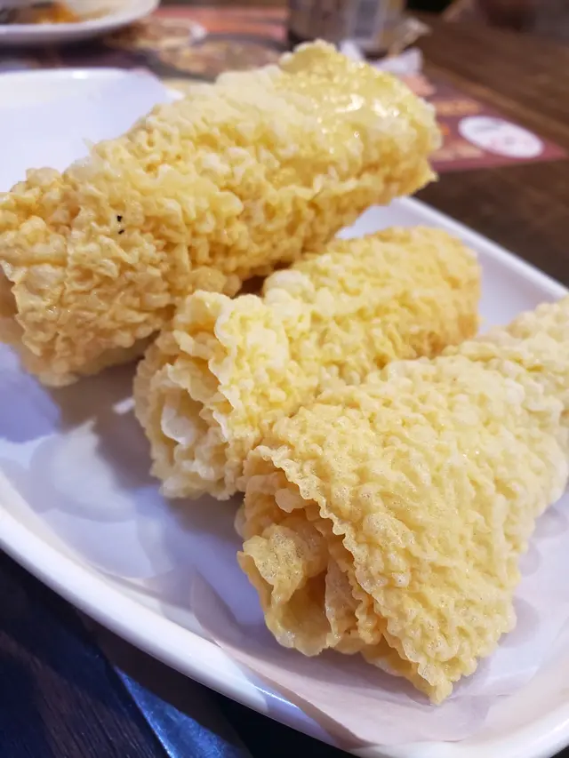 即炸響鈴超新鮮,就咁放落雞煲轉一圈已經好正,不過唔好食太多,勁熱氣同油膩 😂