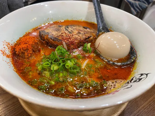 辛辣厚燒叉燒溏心蛋拉麵