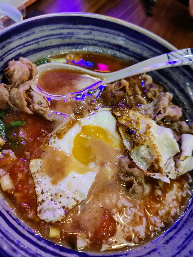 手切肥牛煎蛋蕃茄湯飯