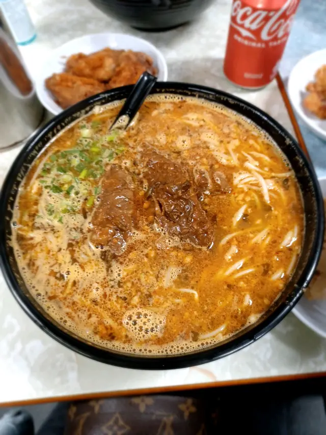 麻酸辣湯米線, 酸菜辣牛腩