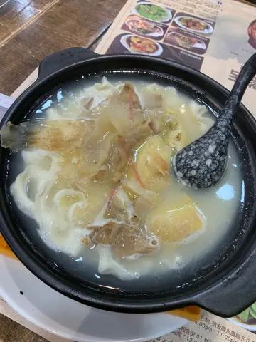 砂鍋花膠雞