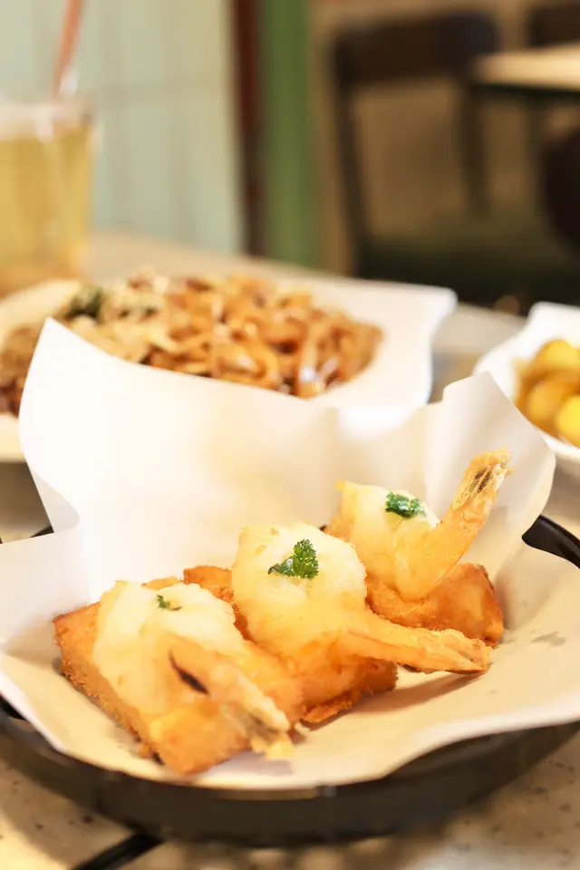 脆脆鳳尾蝦多士茶餐