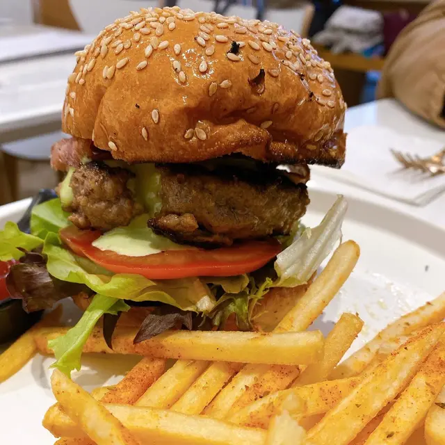 牛肉煙肉漢堡配薯條