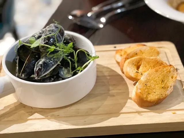 澳洲藍青口配白酒紅花忌廉汁