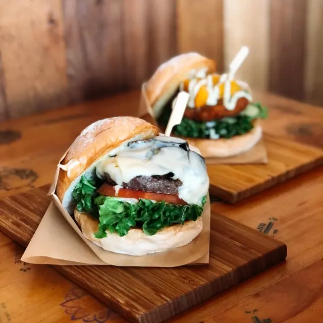 貝羅菇雙重芝士牛肉漢堡