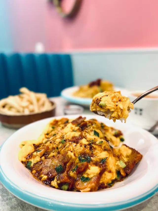 黑蒜油叉燒滑蛋飯