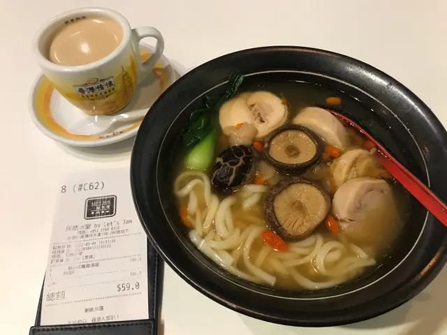 麻油花雕雞湯麵