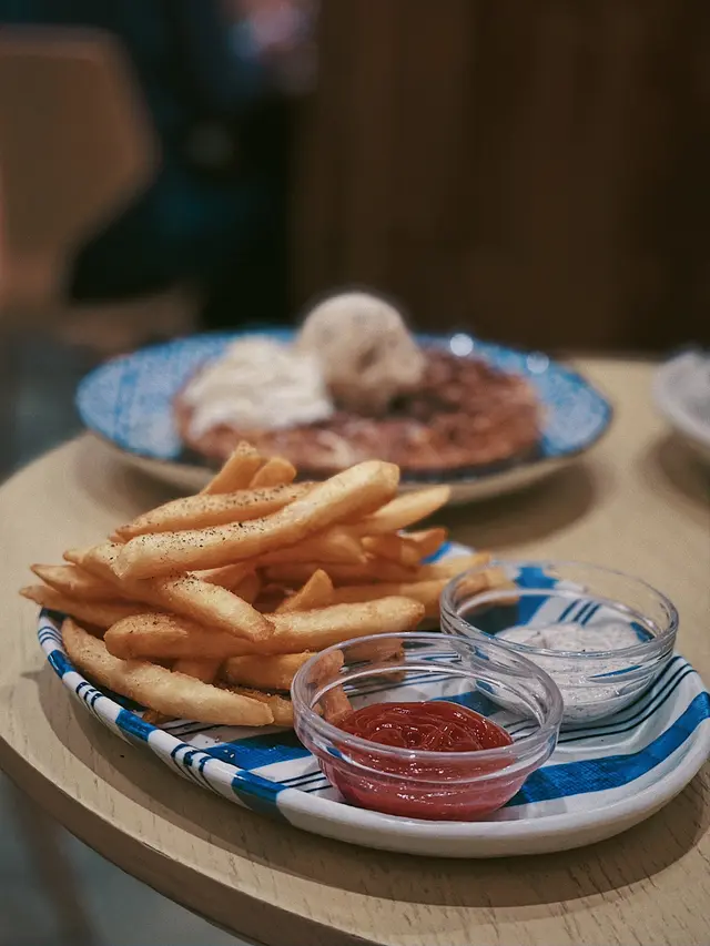 FRIES W/TRUFFLE SAUCE