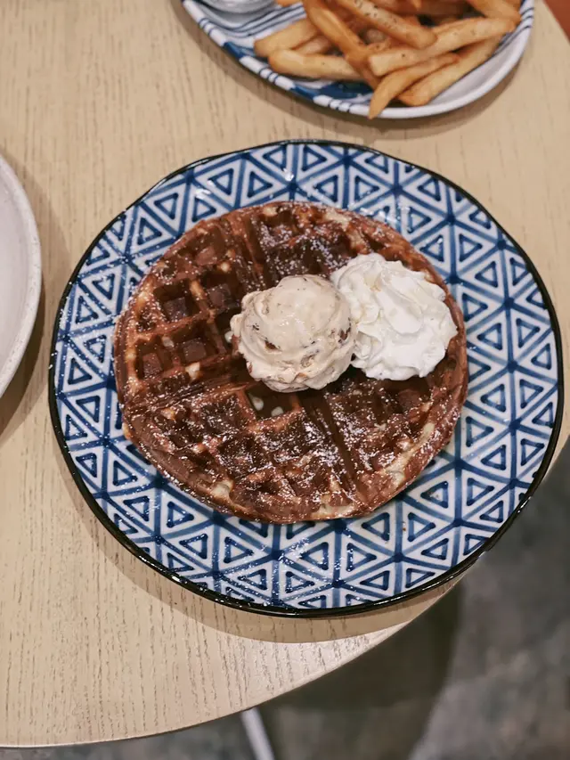 HOMEMADE WAFFLE W/ICE CREAM