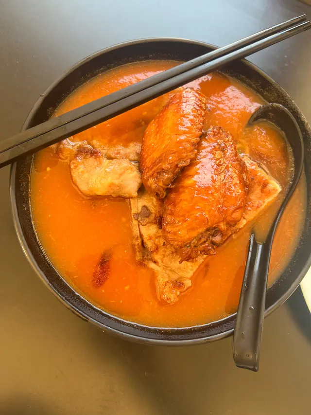 豬扒雞翼蕃茄湯米線