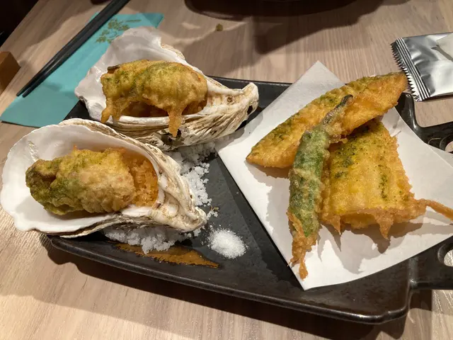 呢個天婦羅係唔會有天婦羅汁嘅，配合少少鹽其實都幾好，要趁熱食