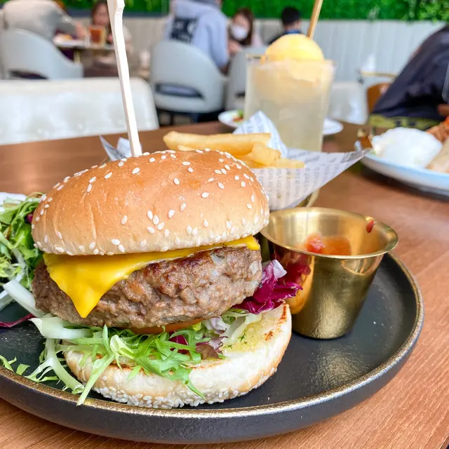 厚過我塊面皮日本軟滑漢堡包配薯條