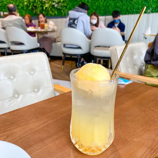 接骨木花芒果雪糕梳打特調