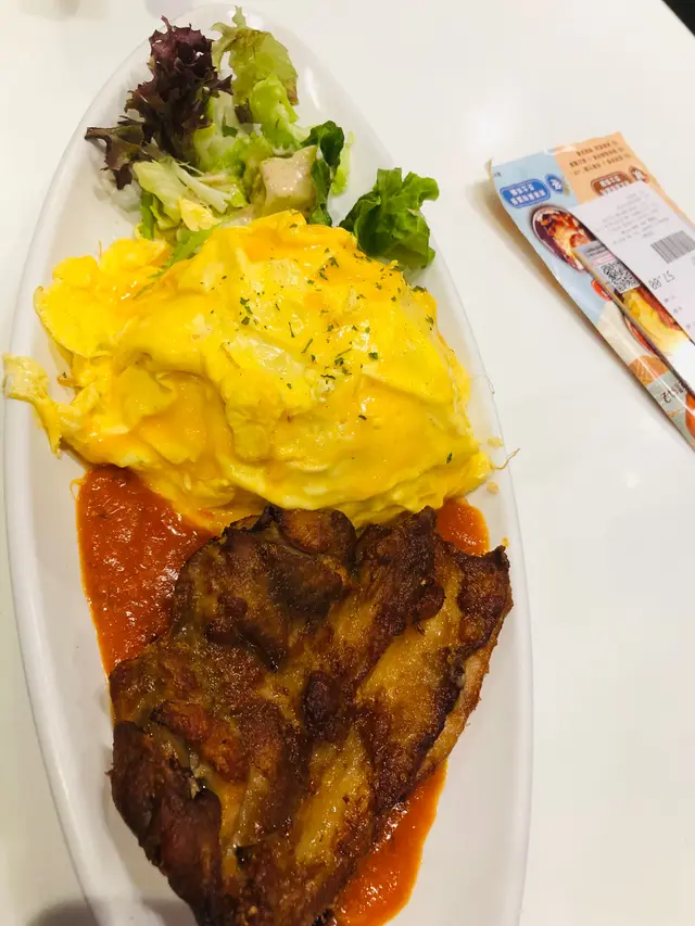 板煎雞扒蛋包飯