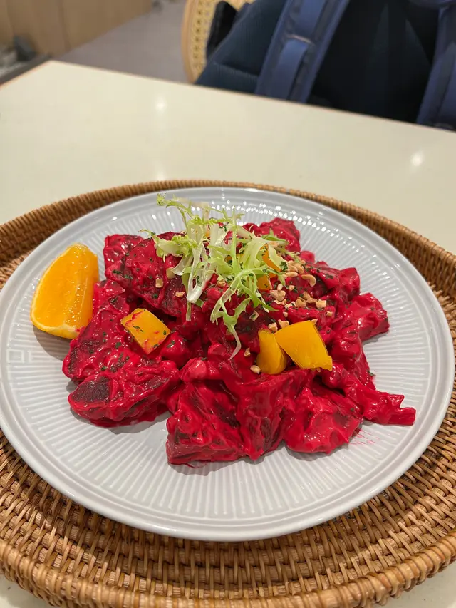 慢煮雞胸紅菜頭沙律