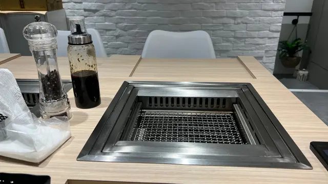 今次我揀咗喺2樓食網燒，人少少得三台人