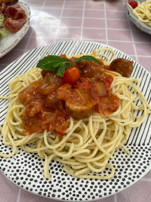 肉丸燴肉醬意粉