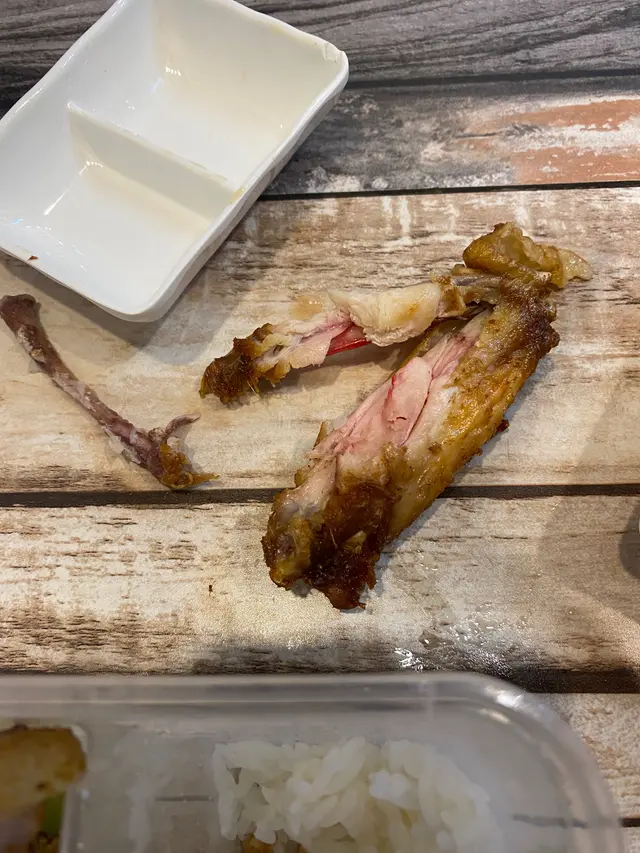 炸雞翼 都可以係生，可想而之餐廳平時有幾咁求其