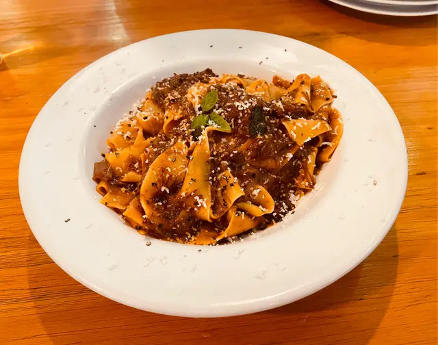 拿玻里燉牛肉新鮮手工絲帶闊麵