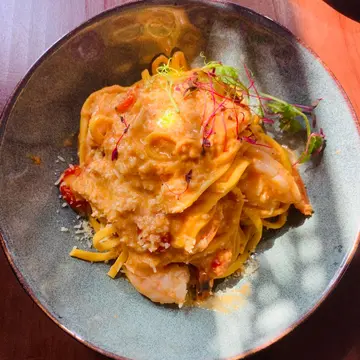 虎虾、阿拉斯加蟹肉、粉红手打意大利粉