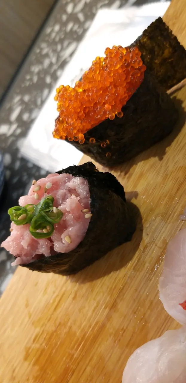 葱吞拿魚蓉、蟹籽