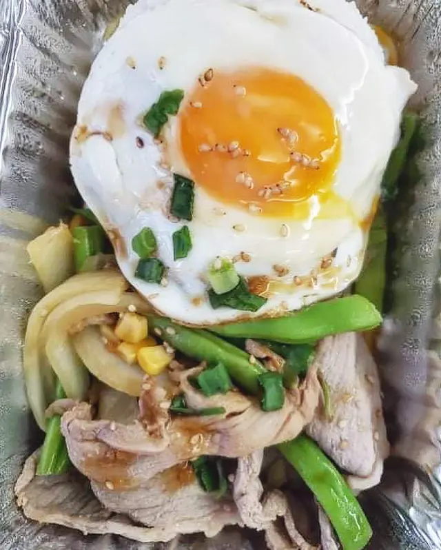 豚肉生薑燒煎蛋飯