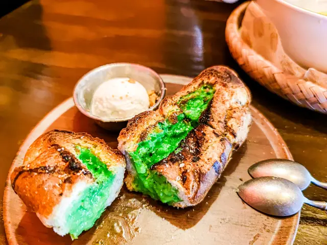 班蘭布甸法包配自家製椰子雪糕