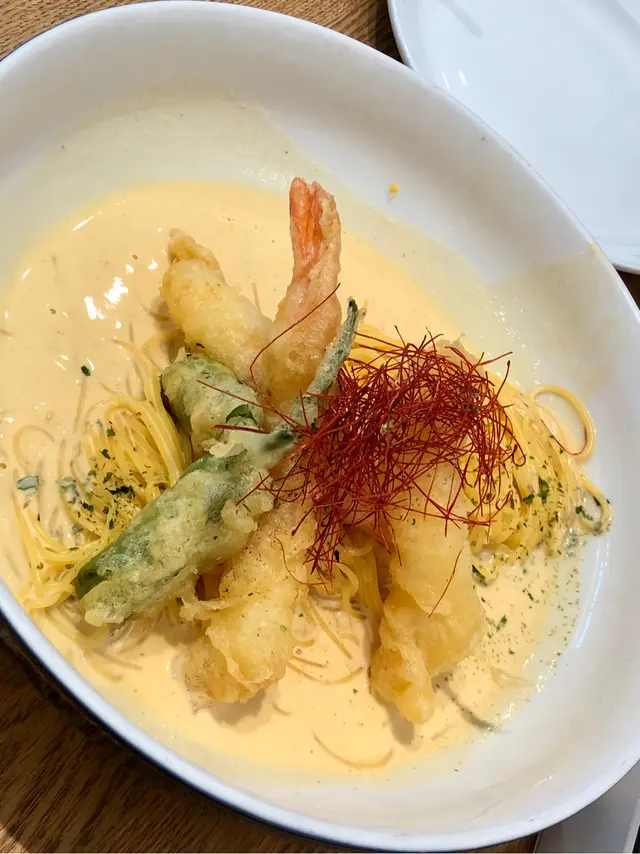 特濃海膽忌廉意粉配炸蝦天婦羅