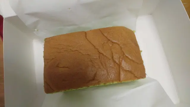 完美。當天蛋糕表面平滑，這是第二天拍的照，長了皺紋，仍很好吃。
