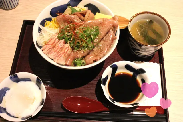 鹿兒島A5和牛吞拿魚腩丼